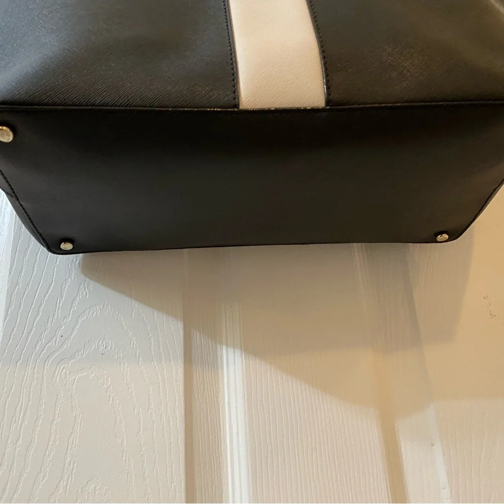 Kate Spade large two tone tote bag excellent condition 19 by 13 inches. Clean - Picture 6 of 8